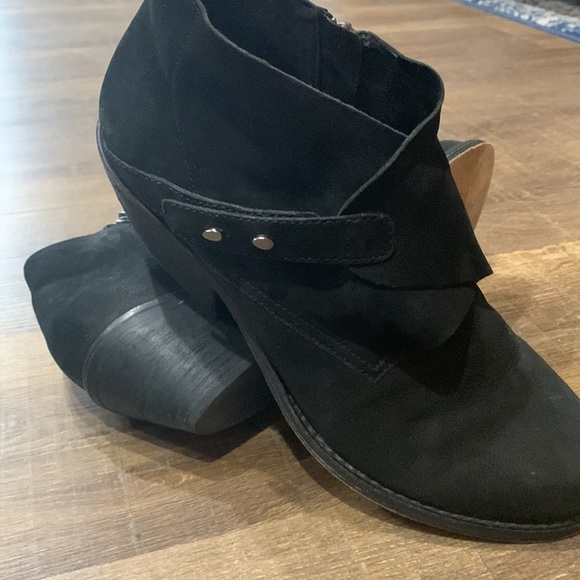 EILEEN FISHER Black Oiled Leather Ankle Boots - sz 9.5 - Picture 13 of 15